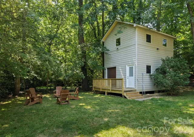 Photo 2 of Single family home for sale at 6219 Fair Valley Dr, Charlotte, NC 28226 | MLS# 4400591 | Listing updated on 2026-10-21