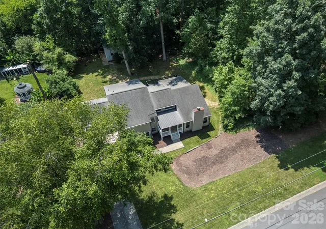 Photo 4 of Single family home for sale at 6219 Fair Valley Dr, Charlotte, NC 28226 | MLS# 4400591 | Listing updated on 2026-10-21