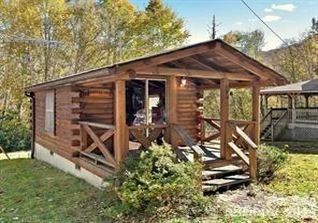 Photo 12 of Single family home for sale at 967 Spruce Flats Rd, Maggie Valley, NC 28751 | MLS# 4400597 | Listing updated on 2026-08-02