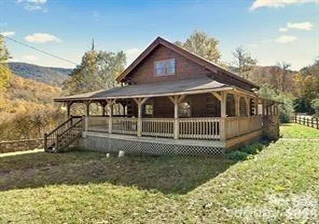 Photo 2 of Single family home for sale at 967 Spruce Flats Rd, Maggie Valley, NC 28751 | MLS# 4400597 | Listing updated on 2026-08-02
