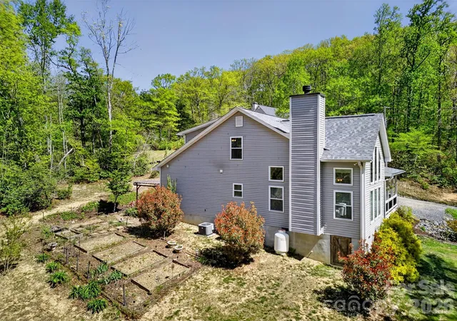 Photo 3 of Single family home for sale at 38 Pine Hl Rd, Fairview, NC 28730 | MLS# 4400617 | Listing updated on 2026-09-05