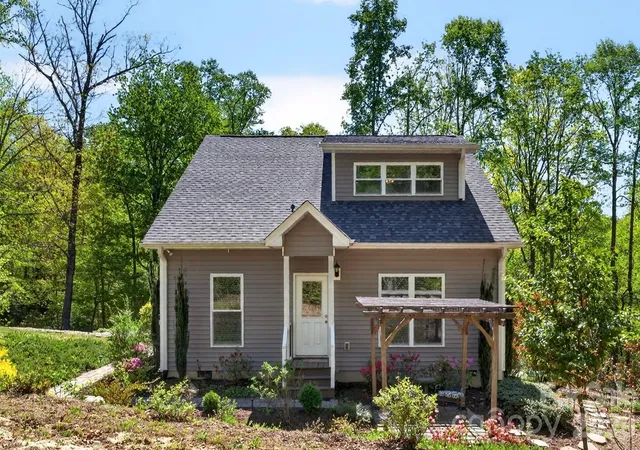 Photo 4 of Single family home for sale at 38 Pine Hl Rd, Fairview, NC 28730 | MLS# 4400617 | Listing updated on 2026-09-05