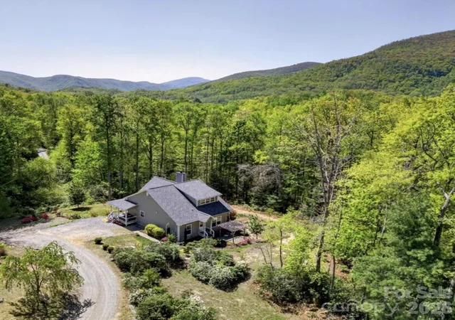 Photo 3 of Single family home for sale at 38 Pine Hl Rd, Fairview, NC 28730 | MLS# 4400617 | Listing updated on 2026-09-05