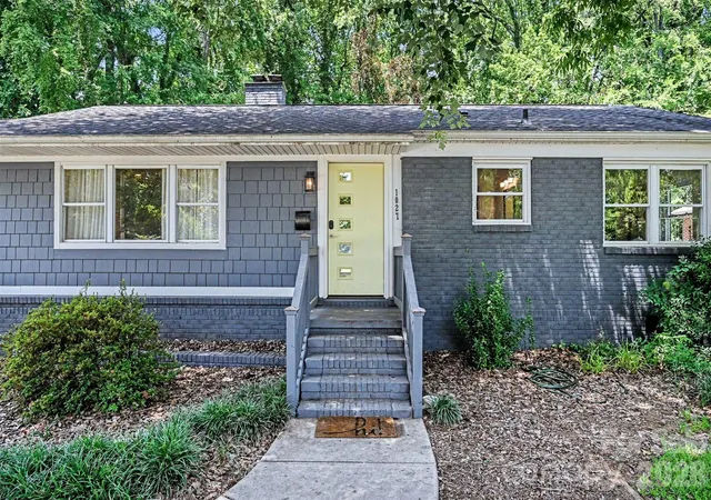 Photo 3 of Single family home for sale at 1027 Dresden Dr W, Charlotte, NC 28205 | MLS# 4400632 | Listing updated on 2026-08-12