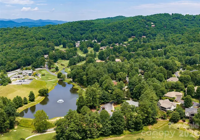 Homes for sale in Hendersonville, NC | 1071 Linkside Dr, Hendersonville, NC 28739 | MLS# 4400634