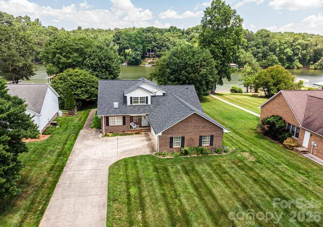 1st image of 1857 Hidden Pointe Dr, Hickory, NC 28601 | MLS# 4400657