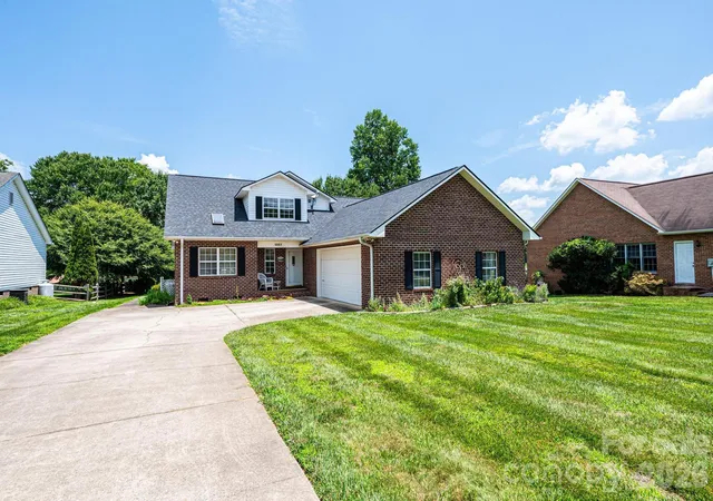 3rd image of 1857 Hidden Pointe Dr, Hickory, NC 28601 | MLS# 4400657