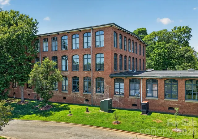 Homes for sale in Charlotte, NC | 201 S Hoskins Rd, Charlotte, NC 28208