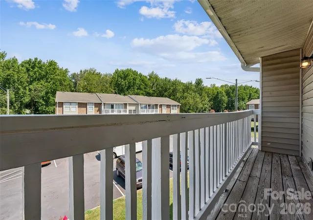 Listing Photo 2 - Condo for sale in building located at 1620 Arlyn Cir, Charlotte, NC 28213 - Unit #L