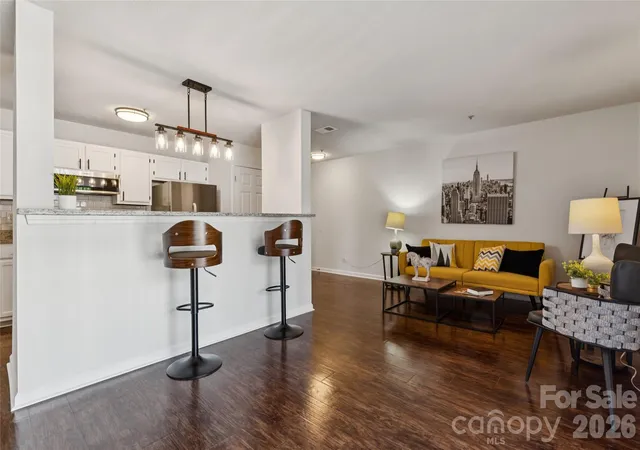 Listing Photo 3 - Condo for sale in building located at 1620 Arlyn Cir, Charlotte, NC 28213 - Unit #L