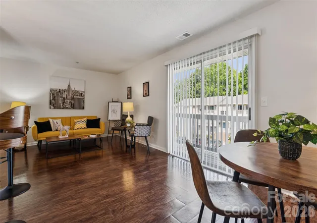 Listing Photo 4 - Condo for sale in building located at 1620 Arlyn Cir, Charlotte, NC 28213 - Unit #L
