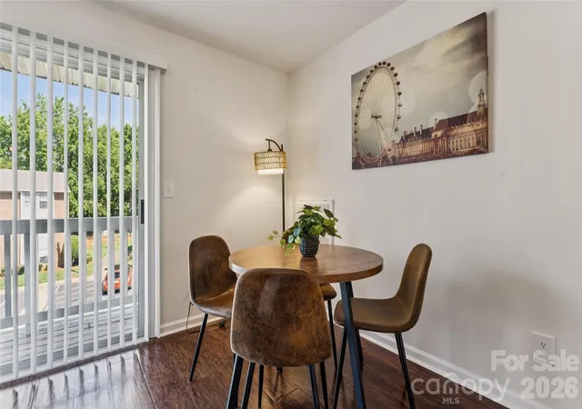 Listing Photo 5 - Condo for sale in building located at 1620 Arlyn Cir, Charlotte, NC 28213 - Unit #L