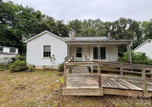 Photo 1 of Single family home for sale at 406 Circle Dr W, Shelby, NC 28150 | MLS# 4400703 | Listing updated on 2026-08-19