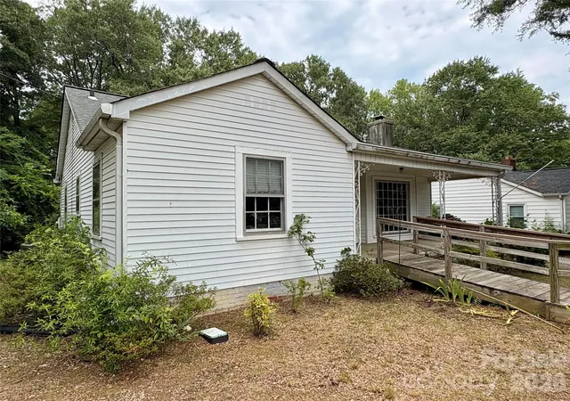 Homes for sale in Shelby, NC | 406 Circle Dr W, Shelby, NC 28150 | MLS# 4400703