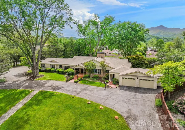 Photo 1 of Mansion for sale at 142 Country Clb Dr, Waynesville, NC 28786 | MLS# 4400714 | Listing updated on 2026-10-06