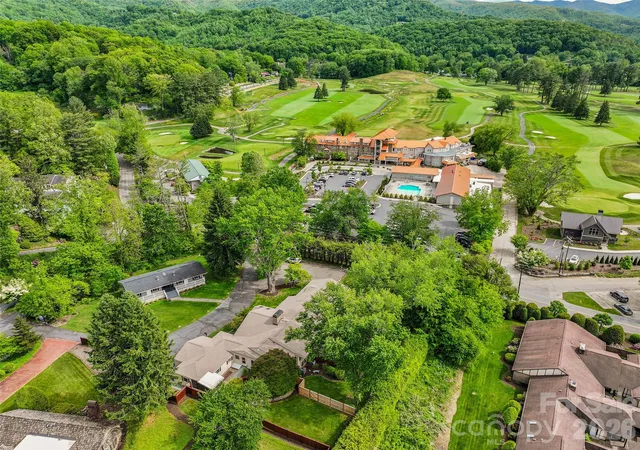 Photo 4 of Single family home for sale at 142 Country Clb Dr, Waynesville, NC 28786 | MLS# 4400714 | Listing updated on 2026-10-06