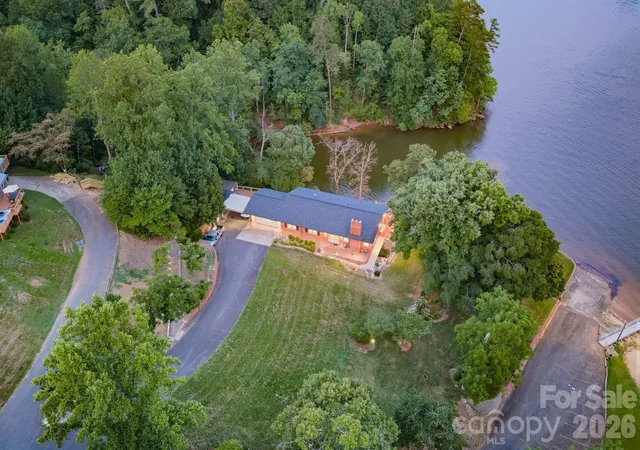 Photo 2 of Single family home for sale at 6296 Southlake Dr, Hickory, NC 28601 | MLS# 4400740 | Listing updated on 2026-10-08