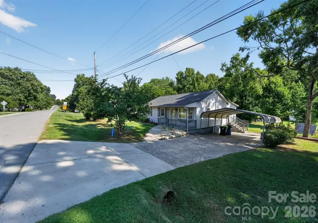 Photo 2 of Single family home for sale at 2578 Simpson Rd E, Burlington, NC 27217 | MLS# 4400746 | Listing updated on 2026-07-11