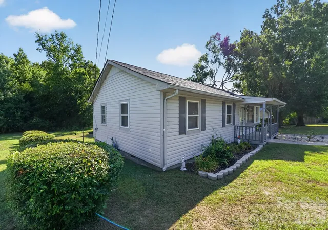 Photo 3 of Single family home for sale at 2578 Simpson Rd E, Burlington, NC 27217 | MLS# 4400746 | Listing updated on 2026-07-11