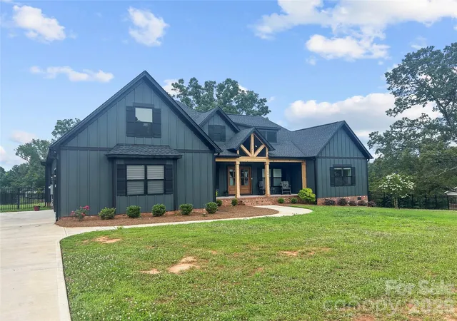 Photo 4 of Single family home for sale at 501 Edmunds Ln, Clover, SC 29710 | MLS# 4400753 | Listing updated on 2026-09-02