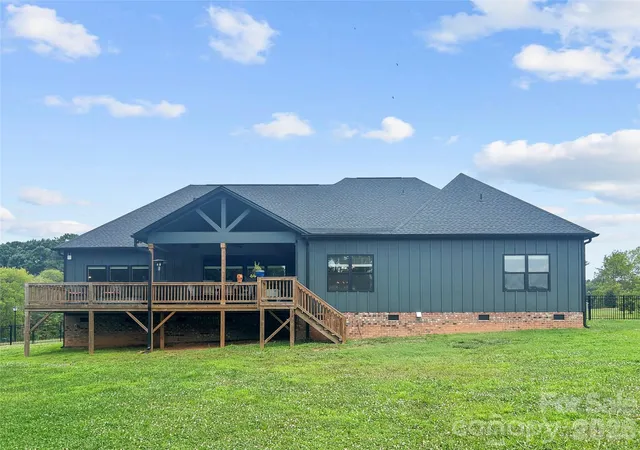 Photo 31 of Single family home for sale at 501 Edmunds Ln, Clover, SC 29710 | MLS# 4400753 | Listing updated on 2026-09-02