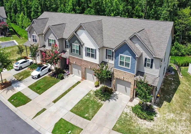 Photo 2 of Townhouse for sale at 306 Ascot Run Way, Fort Mill, SC 29715 | MLS# 4400764 | Listing updated on 2026-09-16