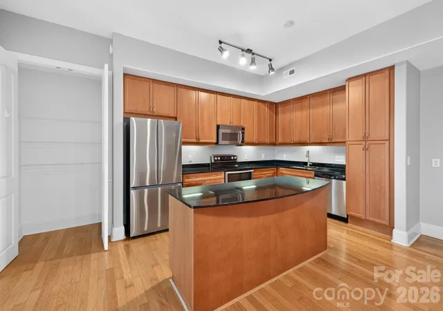 2nd image of 4620 Piedmont Row Dr #603, Charlotte, NC 28210 | MLS# 4400783