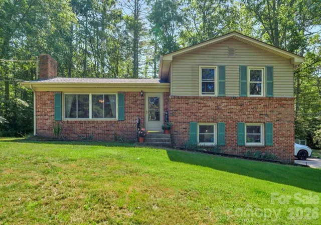 Homes for sale in Spruce Pine, NC | 1199 Deer Park Lake Rd, Spruce Pine, NC 28777 | MLS# 4400784