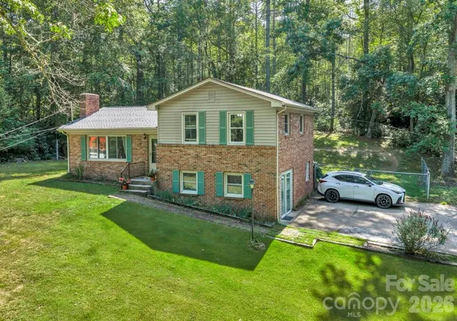 Homes for sale in Spruce Pine, NC | 1199 Deer Park Lake Rd, Spruce Pine, NC 28777 | MLS# 4400784