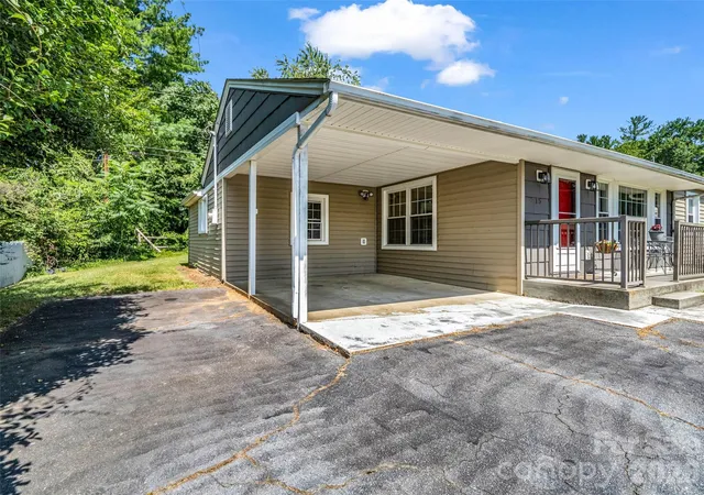 Homes for sale in Swannanoa, NC | 215 Varden Pl, Swannanoa, NC 28778 | MLS# 4400789