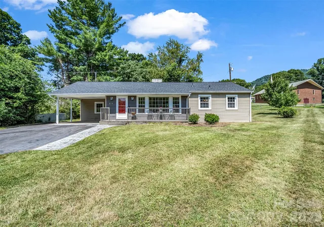Homes for sale in Swannanoa, NC | 215 Varden Pl, Swannanoa, NC 28778 | MLS# 4400789
