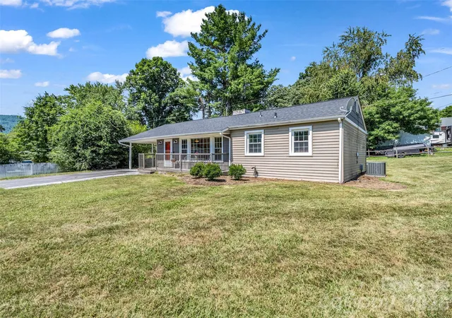 Homes for sale in Swannanoa, NC | 215 Varden Pl, Swannanoa, NC 28778 | MLS# 4400789