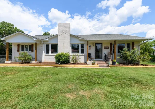 Homes for sale in Lenoir, NC | 418 Powell Cir Ne, Lenoir, NC 28645 | MLS# 4400790