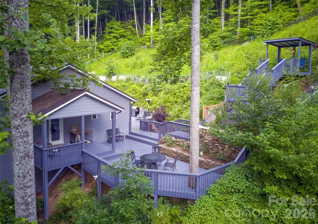 Photo 2 of Single family home for sale at 7 Higel Ln, Maggie Valley, NC 28751 | MLS# 4400794 | Listing updated on 2026-08-29