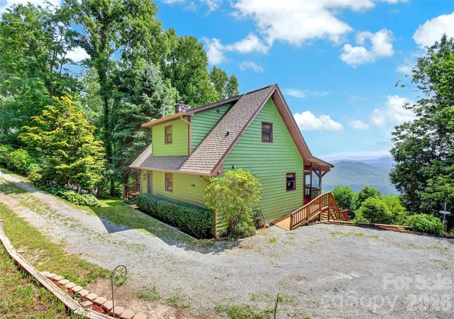 Homes for sale in Spruce Pine, NC | 1347 Wipprecht Dr, Spruce Pine, NC 28777 | MLS# 4400800