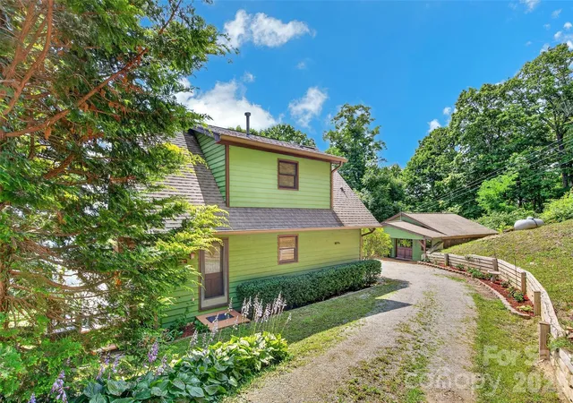 Homes for sale in Spruce Pine, NC | 1347 Wipprecht Dr, Spruce Pine, NC 28777 | MLS# 4400800