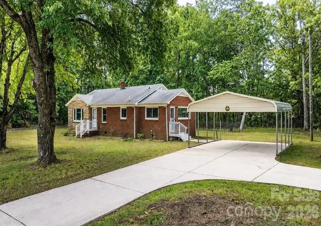 Homes for sale in Maiden, NC | 2981 East Maiden Rd, Maiden, NC 28650 | MLS# 4400803