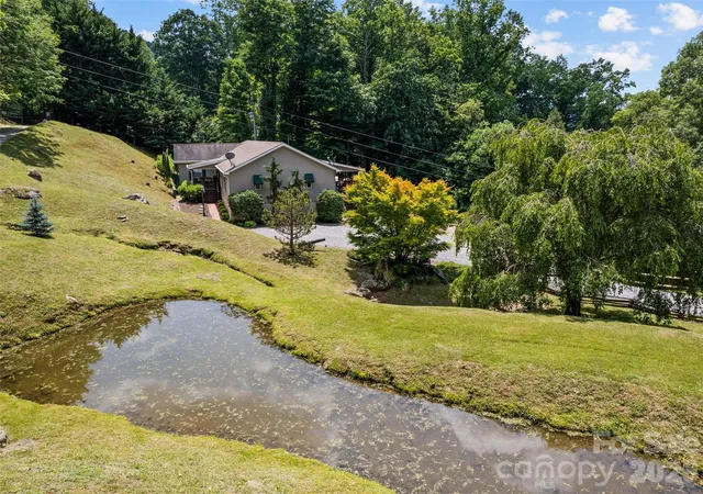 Photo 3 of Single family home for sale at 412 Gaddy Hts, Waynesville, NC 28786 | MLS# 4400806 | Listing updated on 2026-09-14