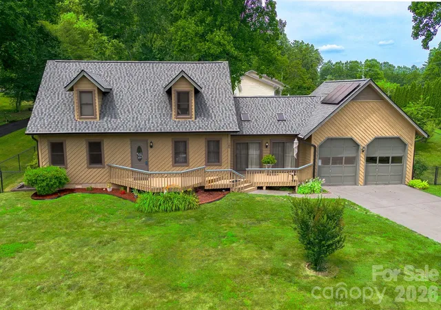 Photo 1 of Single family home for sale at 100 Forest Park Dr, Hendersonville, NC 28792 | MLS# 4400855 | Listing updated on 2026-08-07