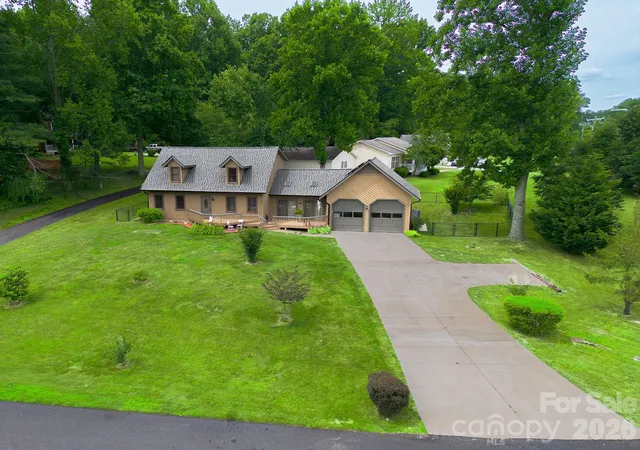Photo 2 of Single family home for sale at 100 Forest Park Dr, Hendersonville, NC 28792 | MLS# 4400855 | Listing updated on 2026-08-07