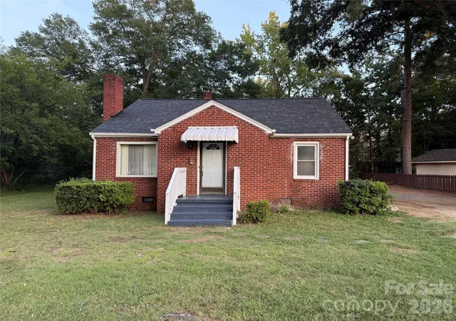 Photo 2 of Single family home for sale at 945 S Confederate Ave, Rock Hill, SC 29730 | MLS# 4400873 | Listing updated on 2026-08-26