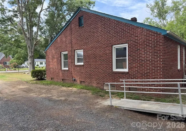 Photo 3 of Single family home for sale at 945 S Confederate Ave, Rock Hill, SC 29730 | MLS# 4400873 | Listing updated on 2026-08-26
