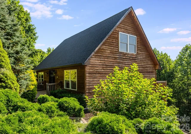 Photo 3 of Single family home for sale at 88 Mayflower Ct, Waynesville, NC 28785 | MLS# 4400885 | Listing updated on 2026-09-09