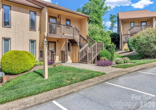 Homes for sale in Asheville, NC | 117 Pebble Creek Dr, Asheville, NC 28803 | MLS# 4400898