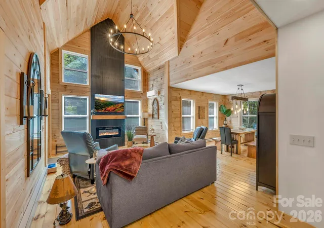 Photo 2 of Single family home for sale at 133 Greenbriar Rd, Beech Mountain, NC 28604 | MLS# 4400899 | Listing updated on 2026-07-28