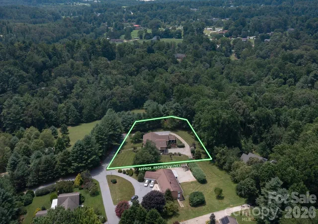 39th image of 12 Highlander Ln, Hendersonville, NC 28792 | MLS# 4400920