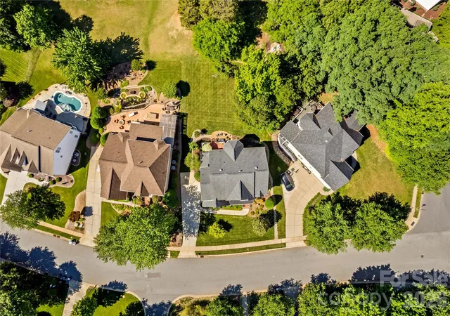 Photo 3 of Single family home for sale at 16203 Northstone Dr, Huntersville, NC 28078 | MLS# 4400961 | Listing updated on 2026-09-01