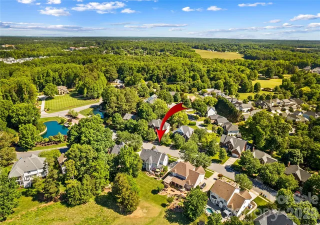 Photo 3 of Single family home for sale at 16203 Northstone Dr, Huntersville, NC 28078 | MLS# 4400961 | Listing updated on 2026-09-01