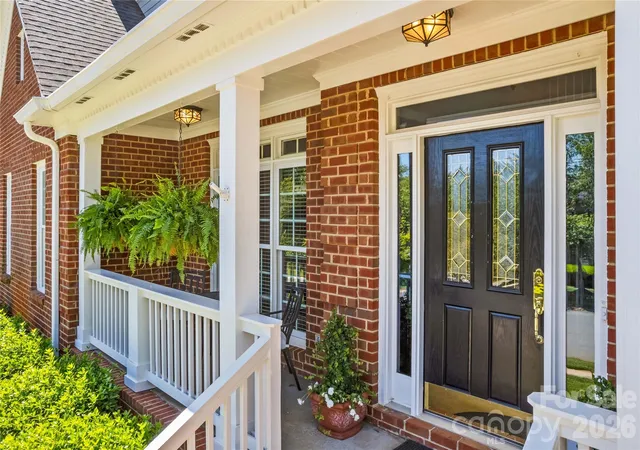 Photo 4 of Single family home for sale at 16203 Northstone Dr, Huntersville, NC 28078 | MLS# 4400961 | Listing updated on 2026-09-01