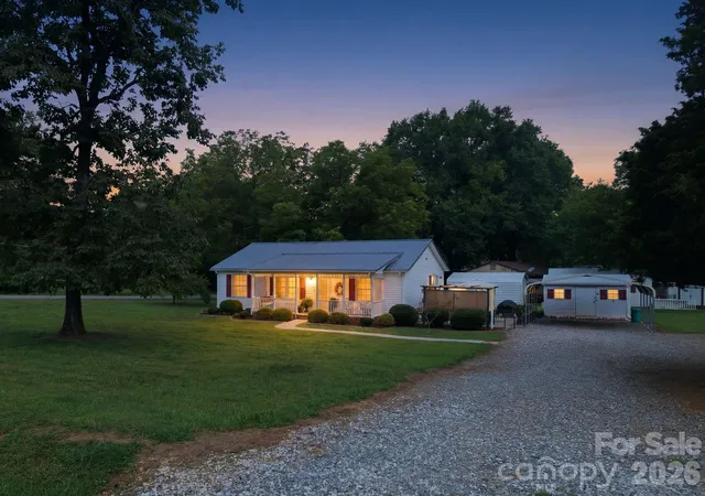 Homes for sale in Newton, NC | 112 W 23Rd St, Newton, NC 28658 | MLS# 4400993